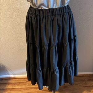 Chic Black Gathered Midi Skirt